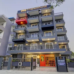 Hotel Townhouse Golf Course Road